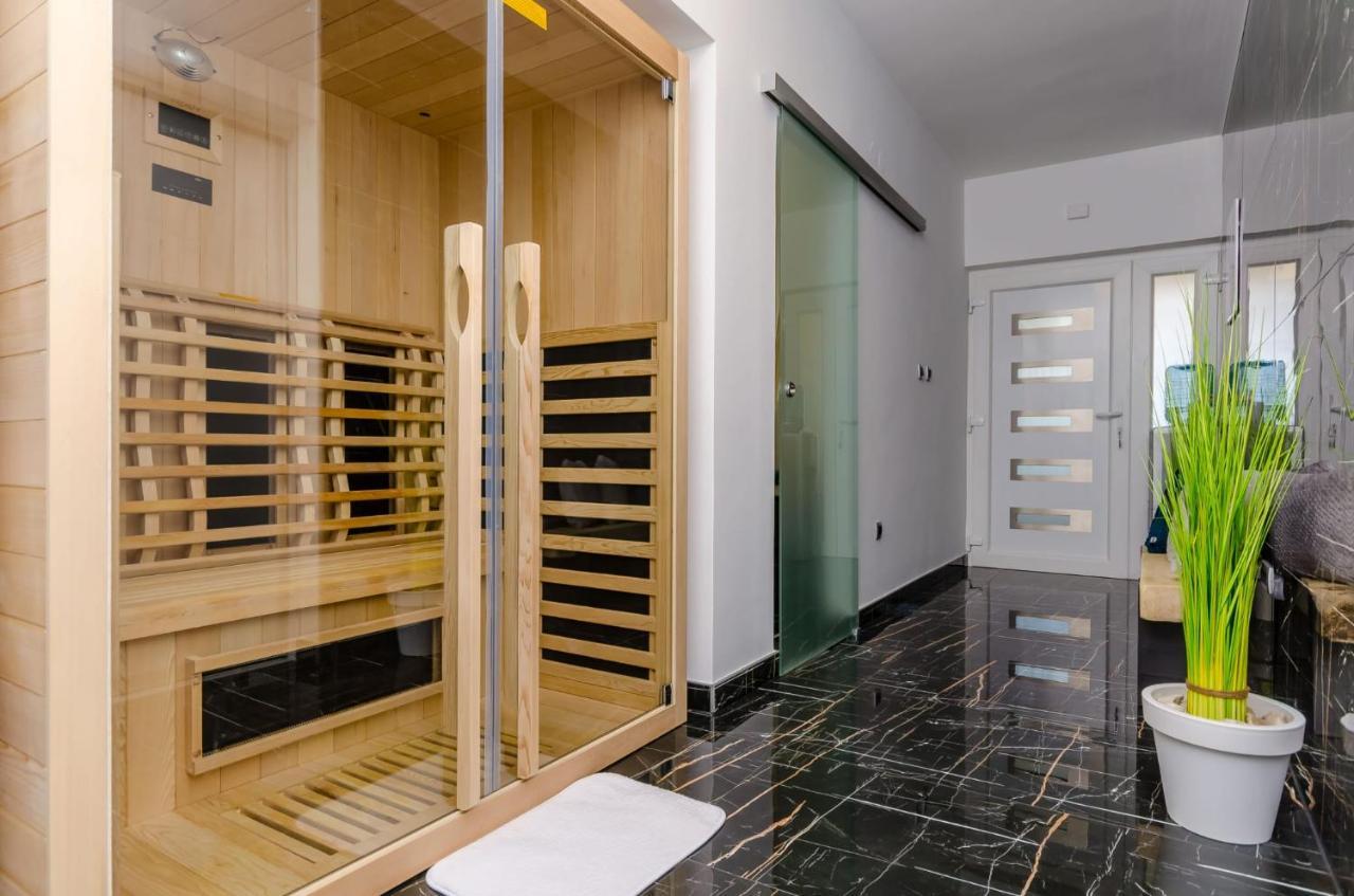 Deluxe Double Room With Sauna And Pool Kastela Bagian luar foto